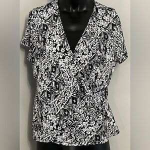 Faux wrap black and white floral swirl top by Notations size XL